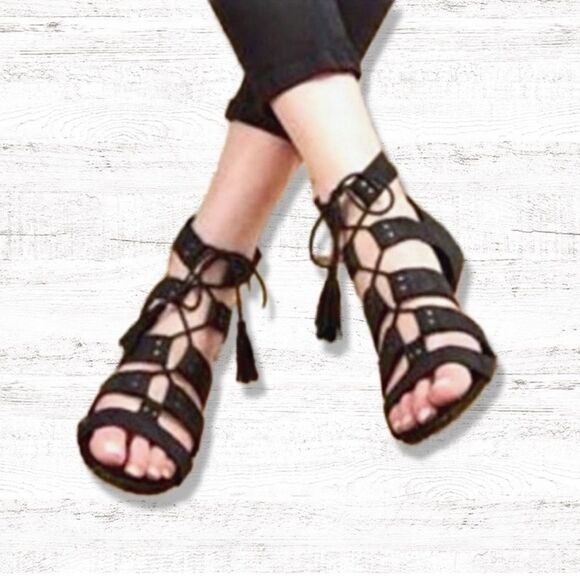 UGG Yasmin Snake Wedged Black Leather Sandals Sz 7.5 Fringes Shoelaces Boho - Picture 4 of 12